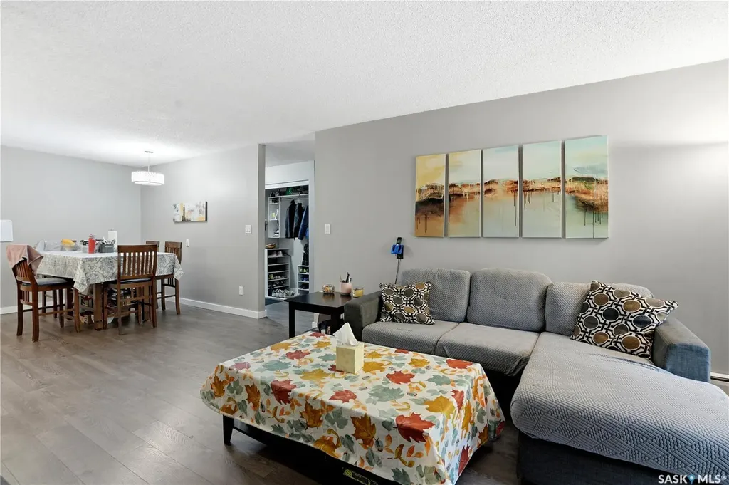 536 4th Avenue N Saskatoon SK S7K 2M5