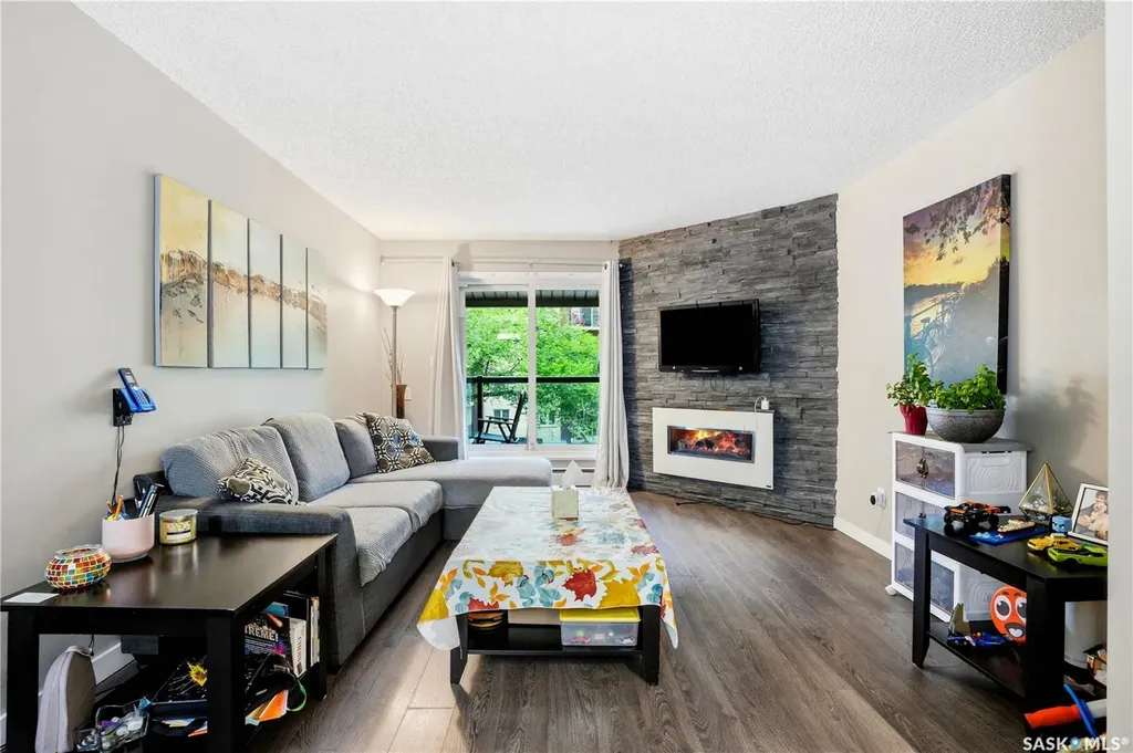 536 4th Avenue N Saskatoon SK S7K 2M5