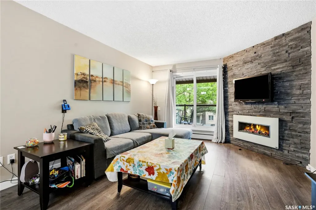 536 4th Avenue N Saskatoon SK S7K 2M5