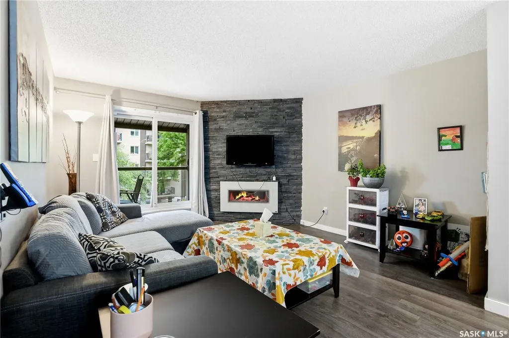 536 4th Avenue N Saskatoon SK S7K 2M5