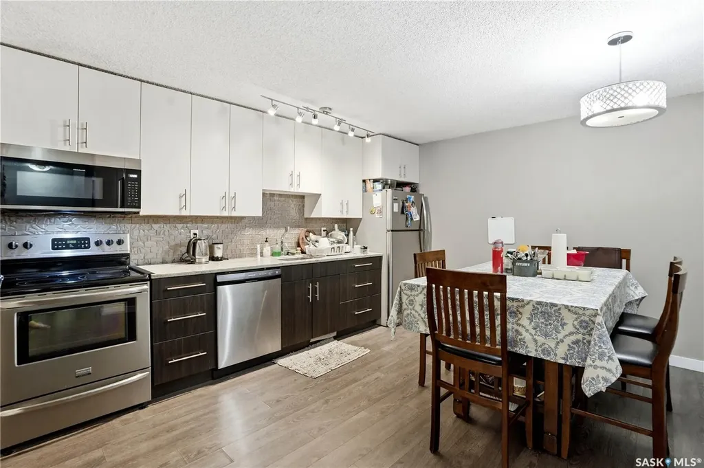 536 4th Avenue N Saskatoon SK S7K 2M5
