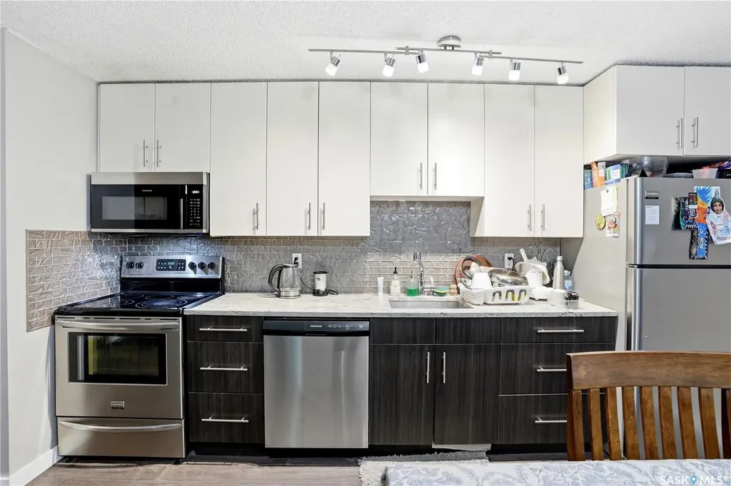 536 4th Avenue N Saskatoon SK S7K 2M5