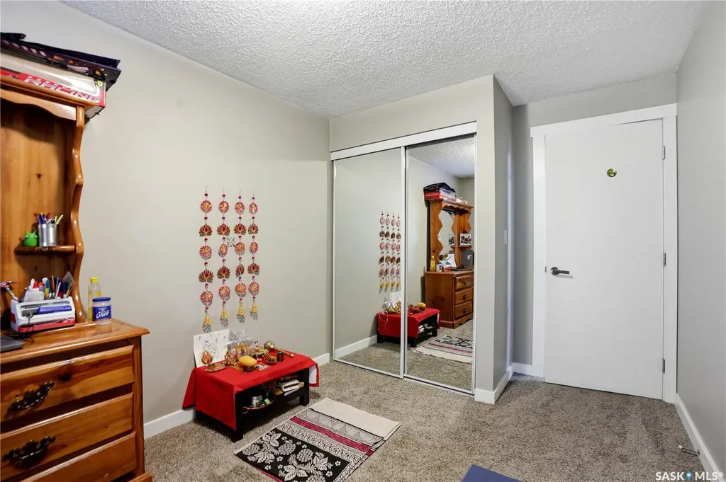 536 4th Avenue N Saskatoon SK S7K 2M5