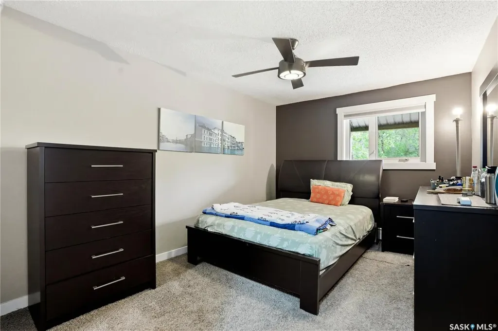 536 4th Avenue N Saskatoon SK S7K 2M5