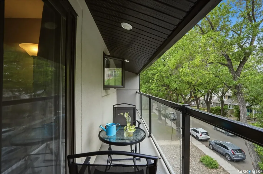 536 4th Avenue N Saskatoon SK S7K 2M5