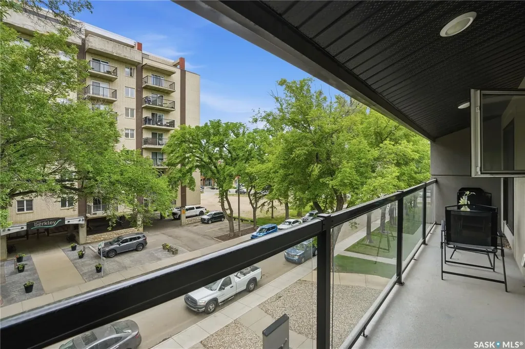 536 4th Avenue N Saskatoon SK S7K 2M5