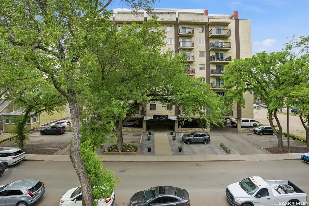 536 4th Avenue N Saskatoon SK S7K 2M5