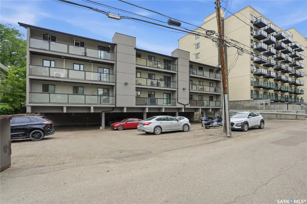 536 4th Avenue N Saskatoon SK S7K 2M5