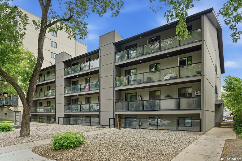 536 4th Avenue N Saskatoon SK S7K 2M5