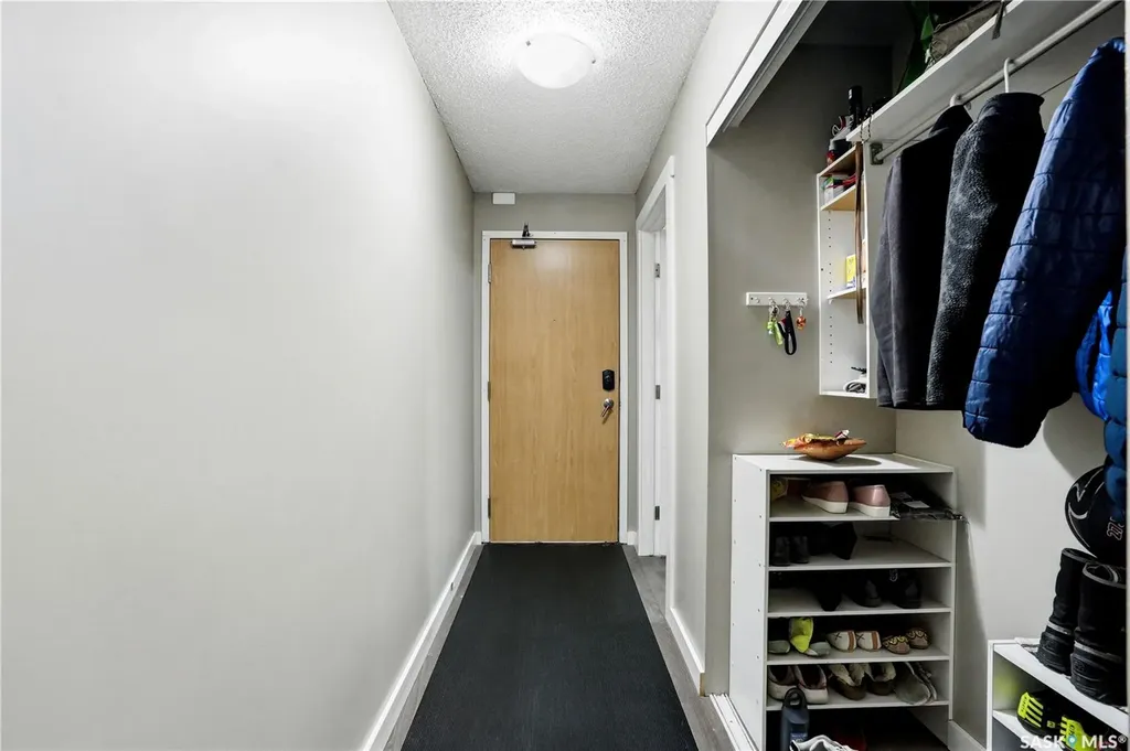 536 4th Avenue N Saskatoon SK S7K 2M5
