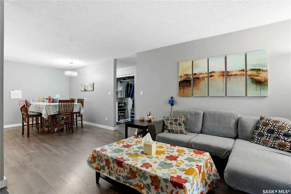 536 4th Avenue N Saskatoon SK S7K 2M5