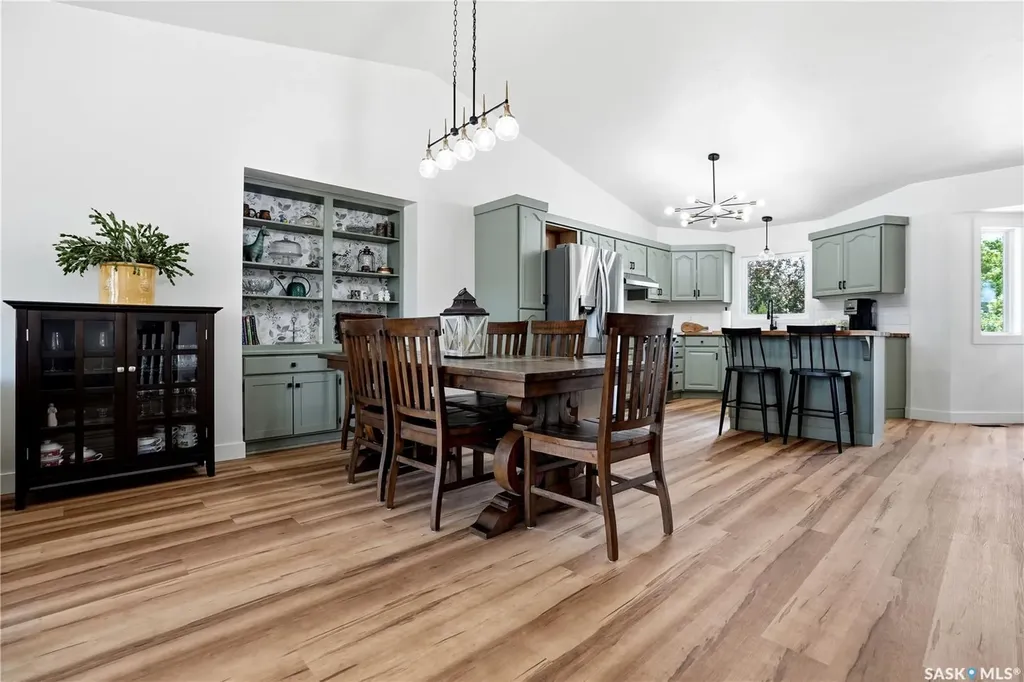 3348 Gloucester Bay Regina SK S4V 2T9