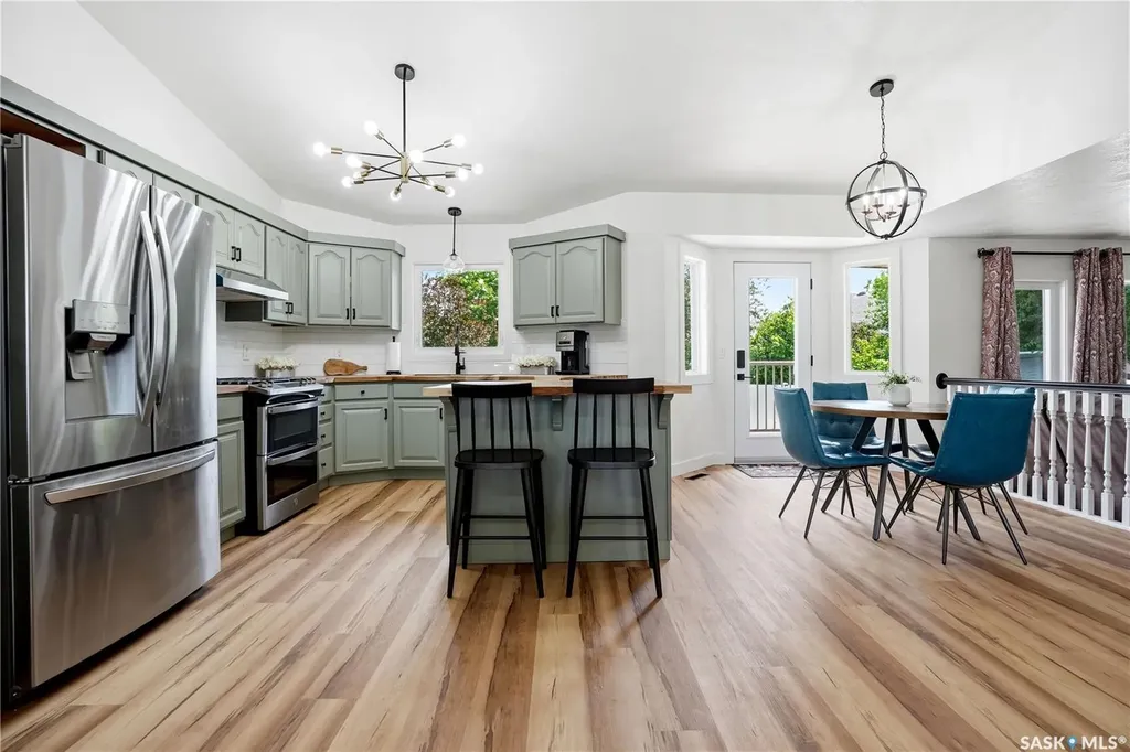 3348 Gloucester Bay Regina SK S4V 2T9