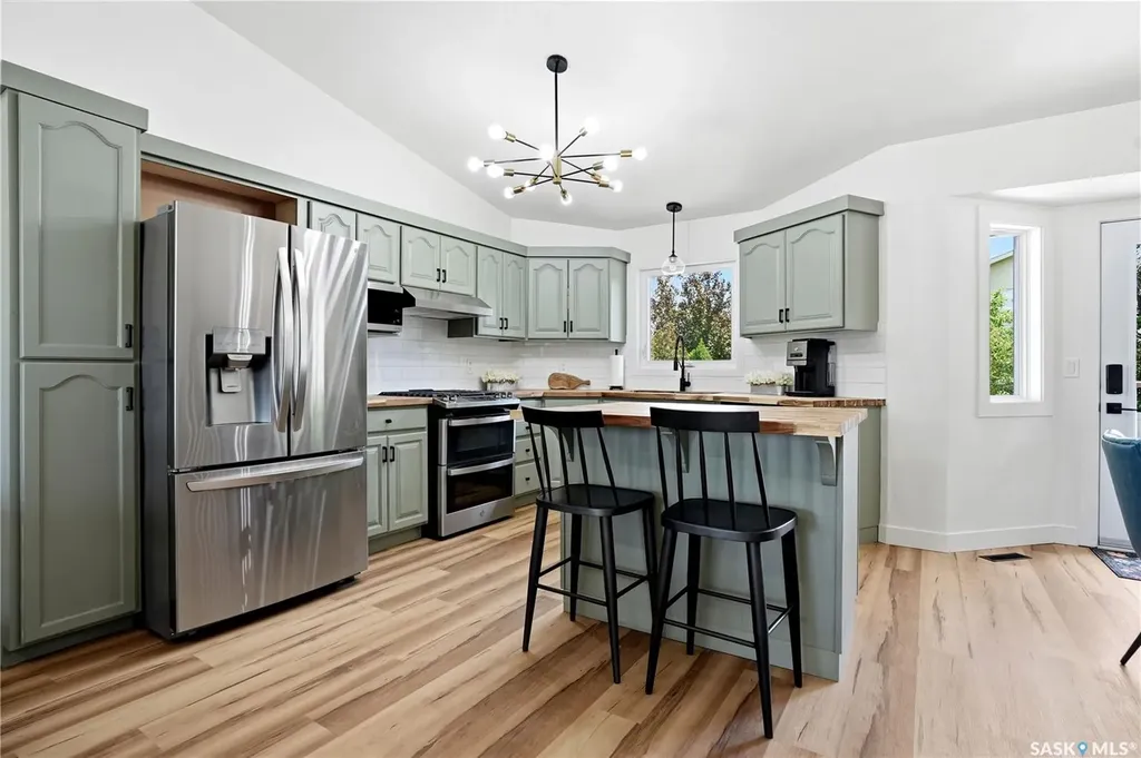 3348 Gloucester Bay Regina SK S4V 2T9