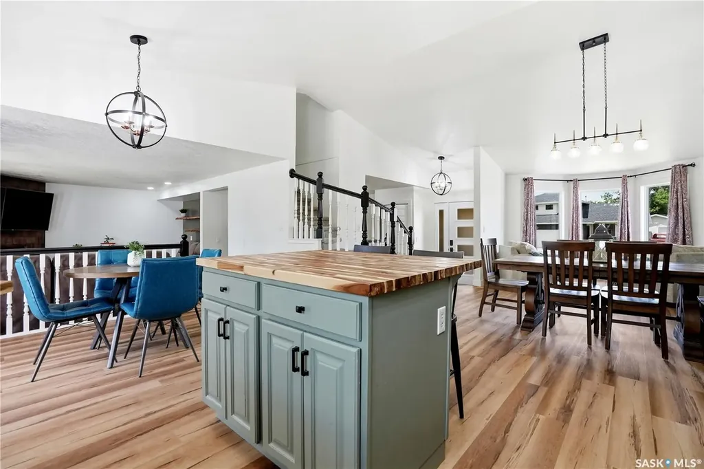 3348 Gloucester Bay Regina SK S4V 2T9