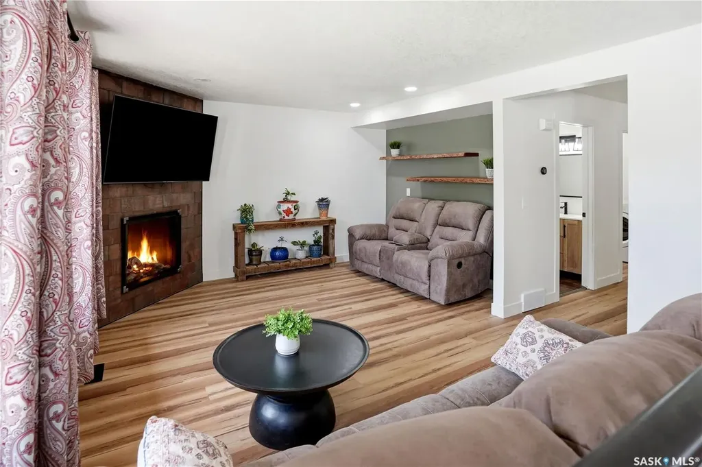 3348 Gloucester Bay Regina SK S4V 2T9