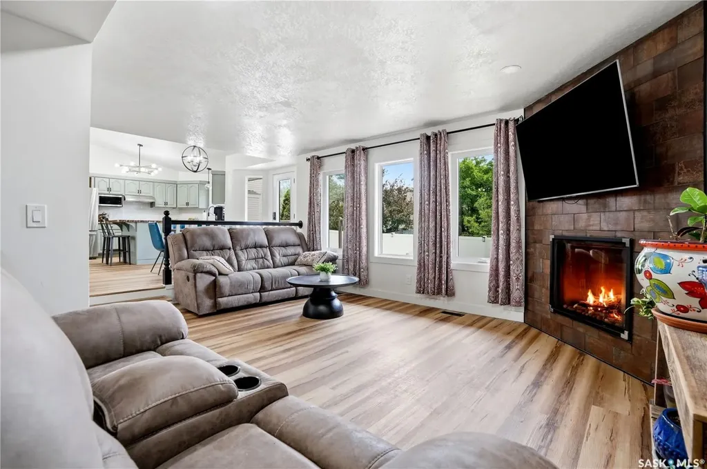 3348 Gloucester Bay Regina SK S4V 2T9