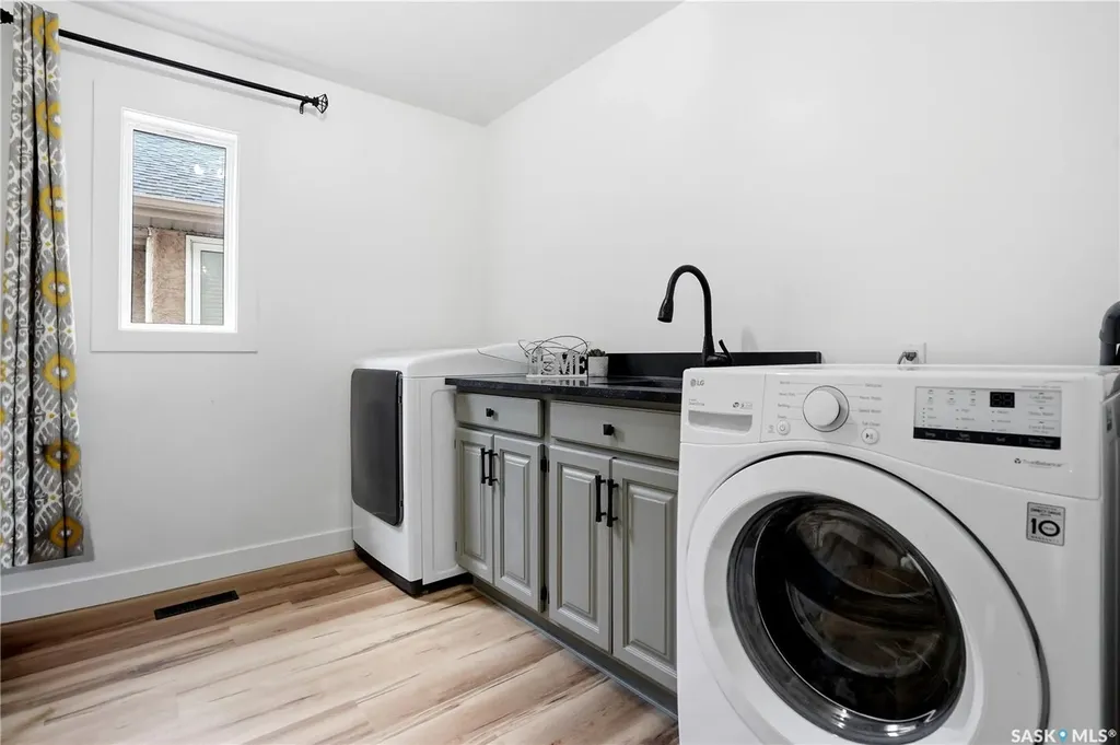 3348 Gloucester Bay Regina SK S4V 2T9