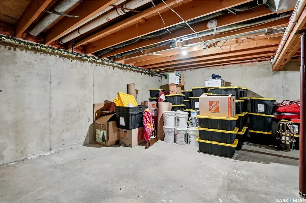 3348 Gloucester Bay Regina SK S4V 2T9