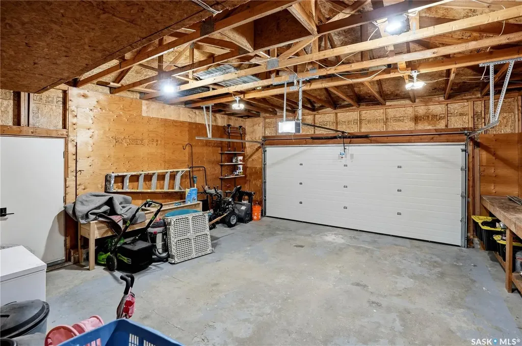 3348 Gloucester Bay Regina SK S4V 2T9