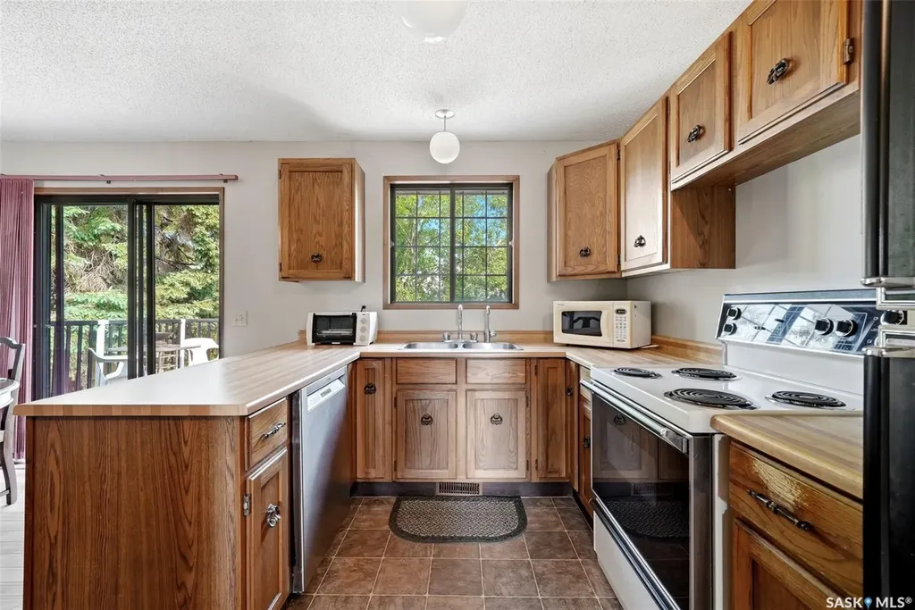 1034 Graham Road Regina SK S4N 5Z6