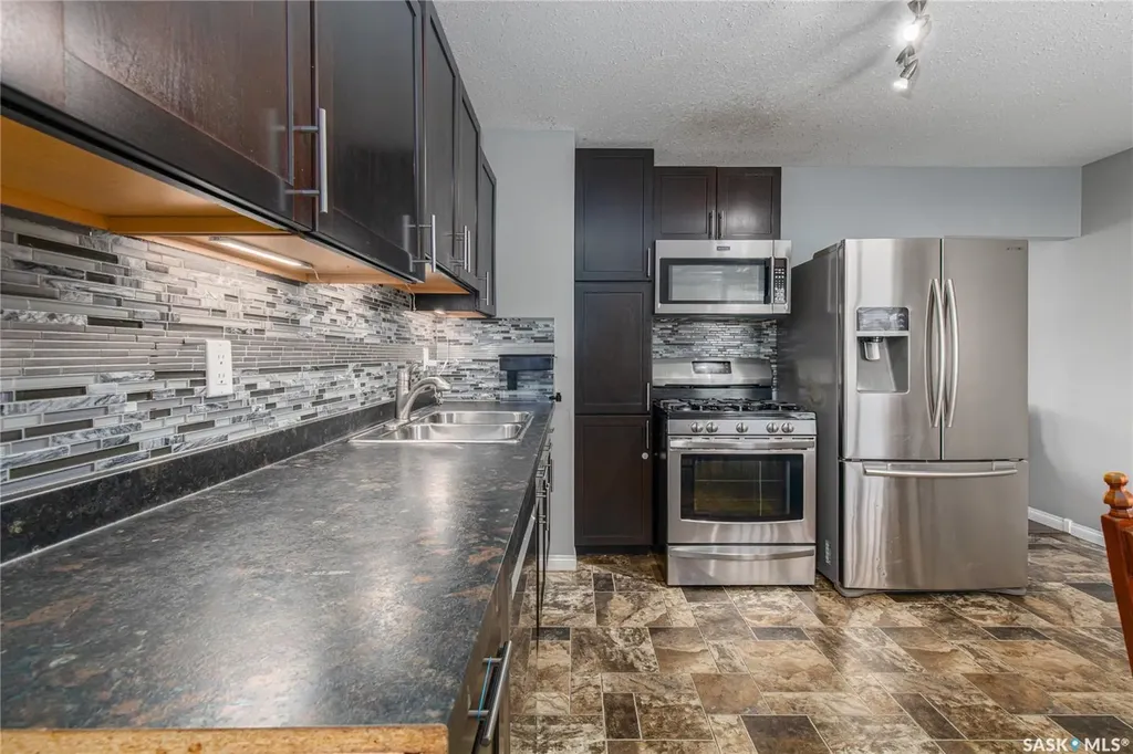 1122 Stadacona Street W Moose Jaw SK S6H 2B3