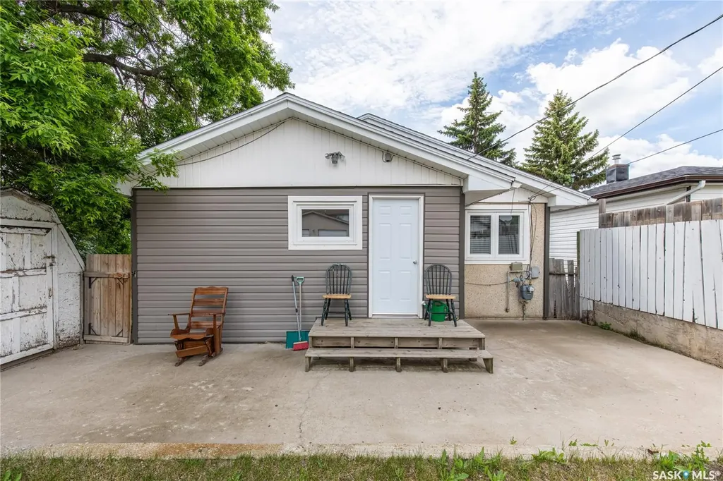 1122 Stadacona Street W Moose Jaw SK S6H 2B3