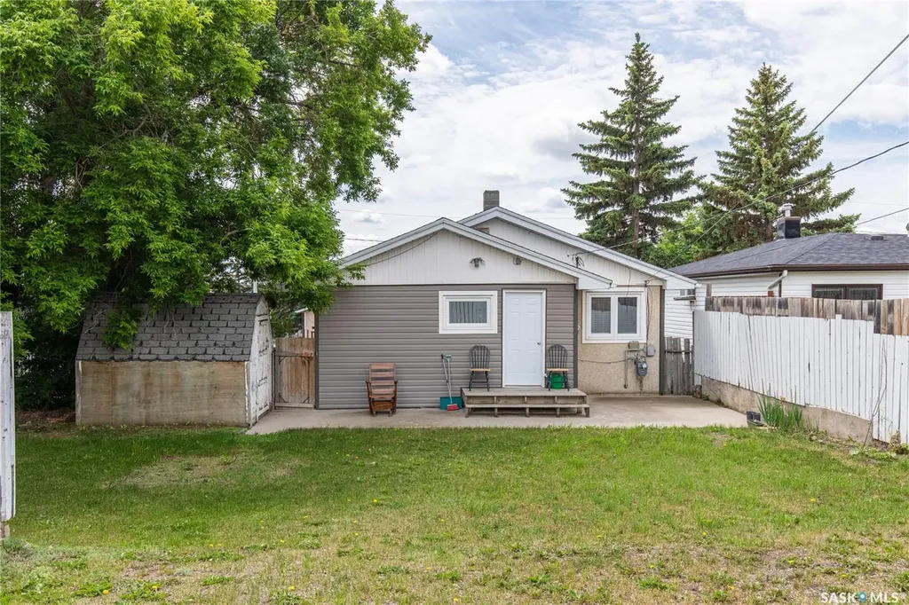 1122 Stadacona Street W Moose Jaw SK S6H 2B3