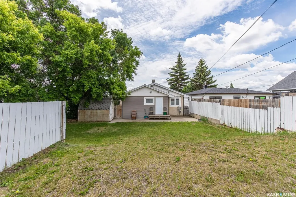 1122 Stadacona Street W Moose Jaw SK S6H 2B3