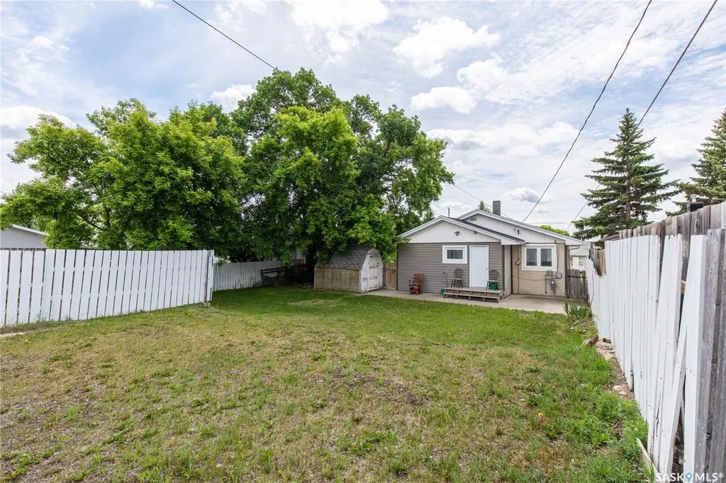 1122 Stadacona Street W Moose Jaw SK S6H 2B3