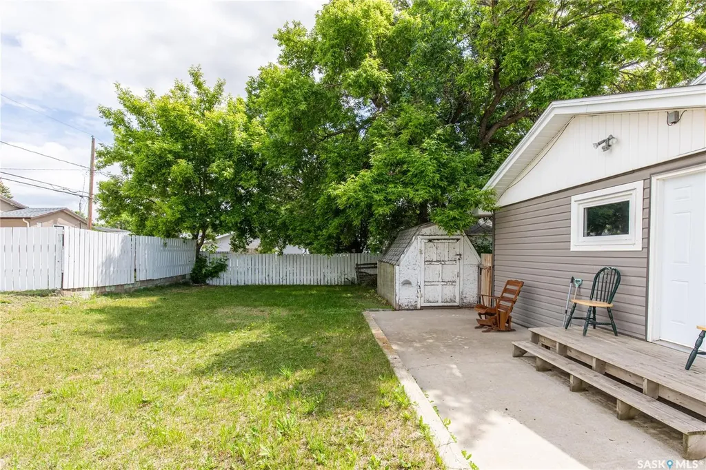 1122 Stadacona Street W Moose Jaw SK S6H 2B3