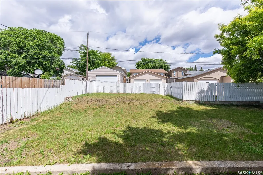 1122 Stadacona Street W Moose Jaw SK S6H 2B3