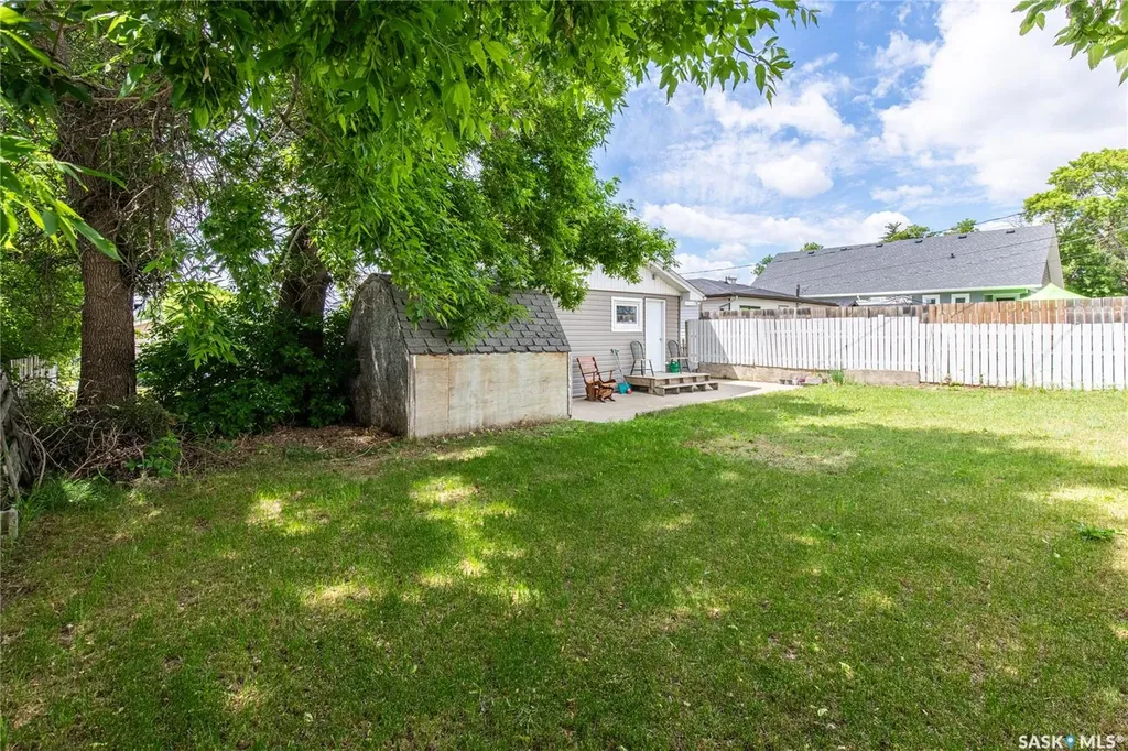 1122 Stadacona Street W Moose Jaw SK S6H 2B3