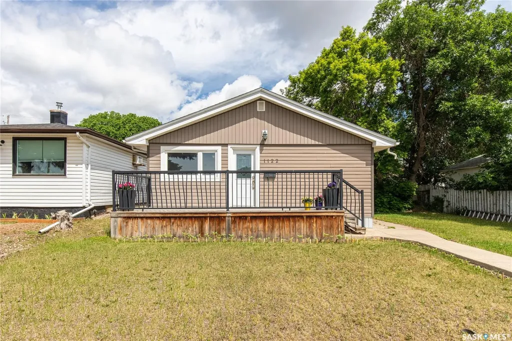 1122 Stadacona Street W Moose Jaw SK S6H 2B3