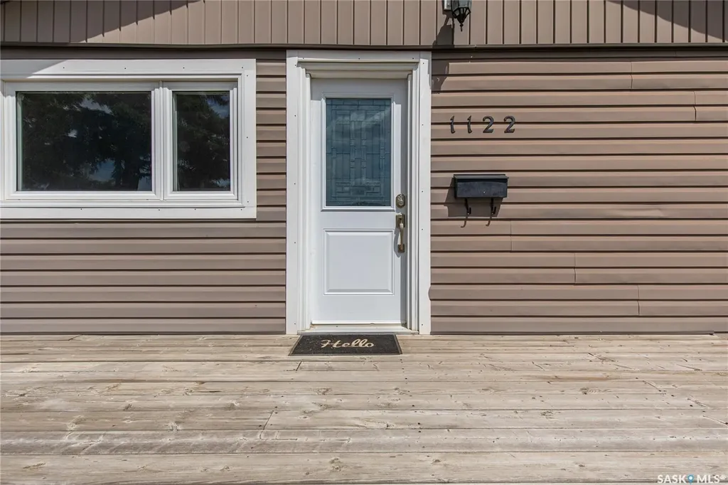 1122 Stadacona Street W Moose Jaw SK S6H 2B3
