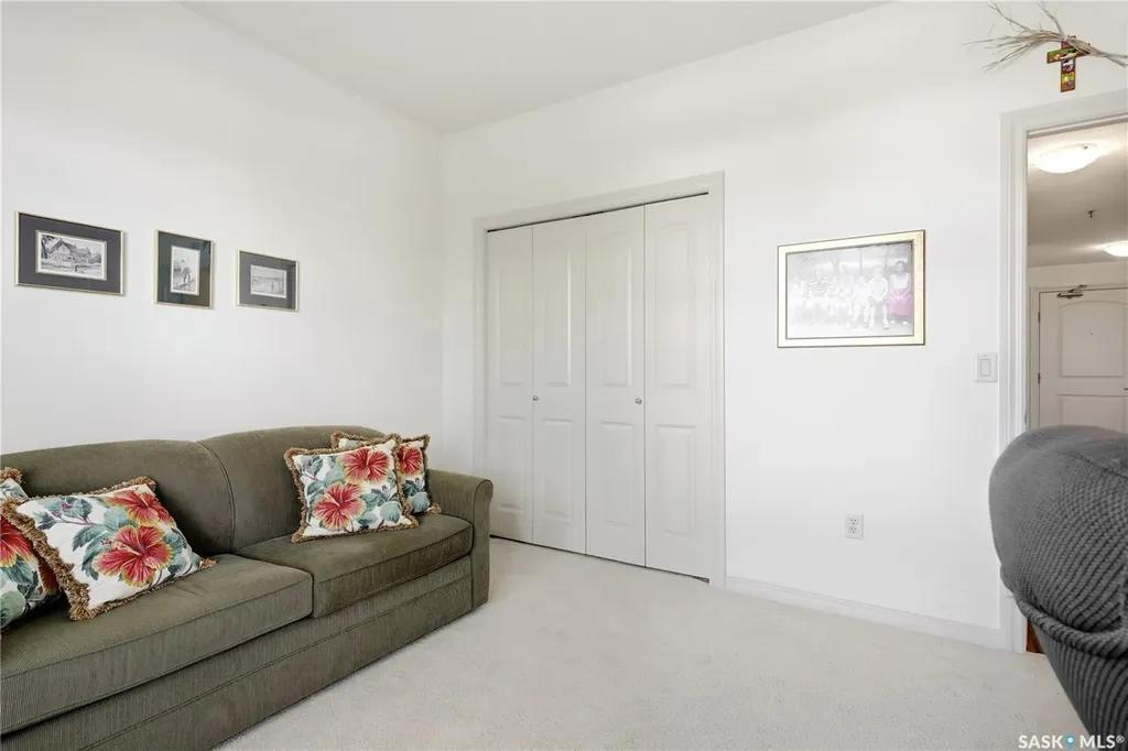 2102 Heseltine Road Regina SK S4V 1K9