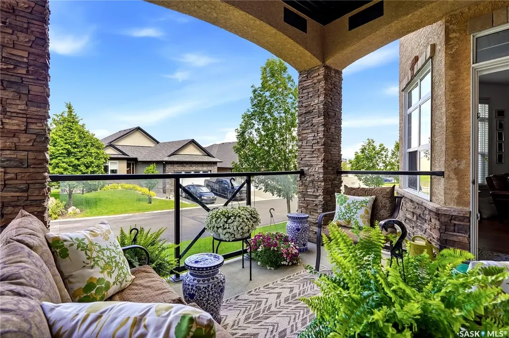 2102 Heseltine Road Regina SK S4V 1K9