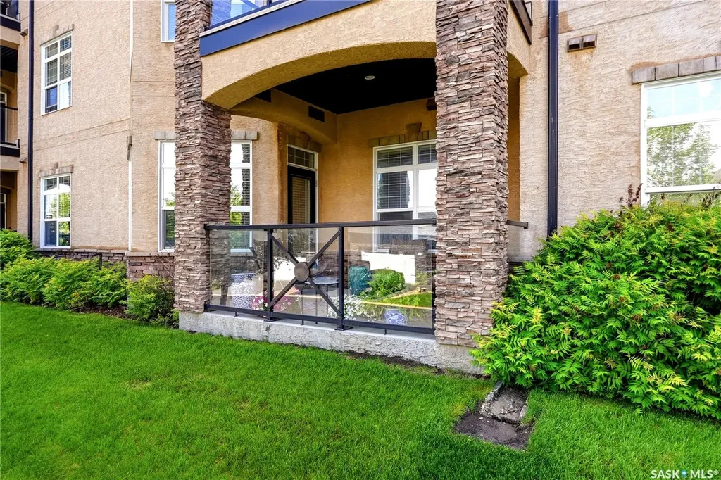2102 Heseltine Road Regina SK S4V 1K9