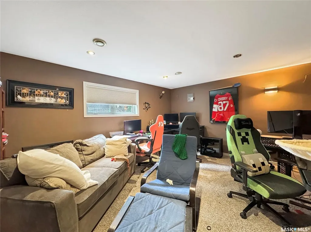 71 4th Avenue Battleford SK S0M 0E0