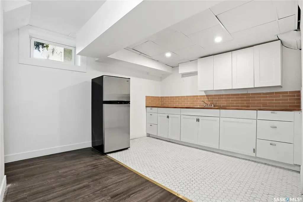 305 Adelaide Street E Saskatoon SK S7J 0H8