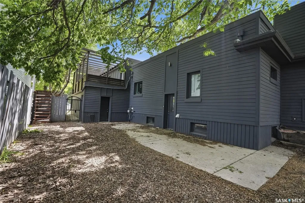 305 Adelaide Street E Saskatoon SK S7J 0H8