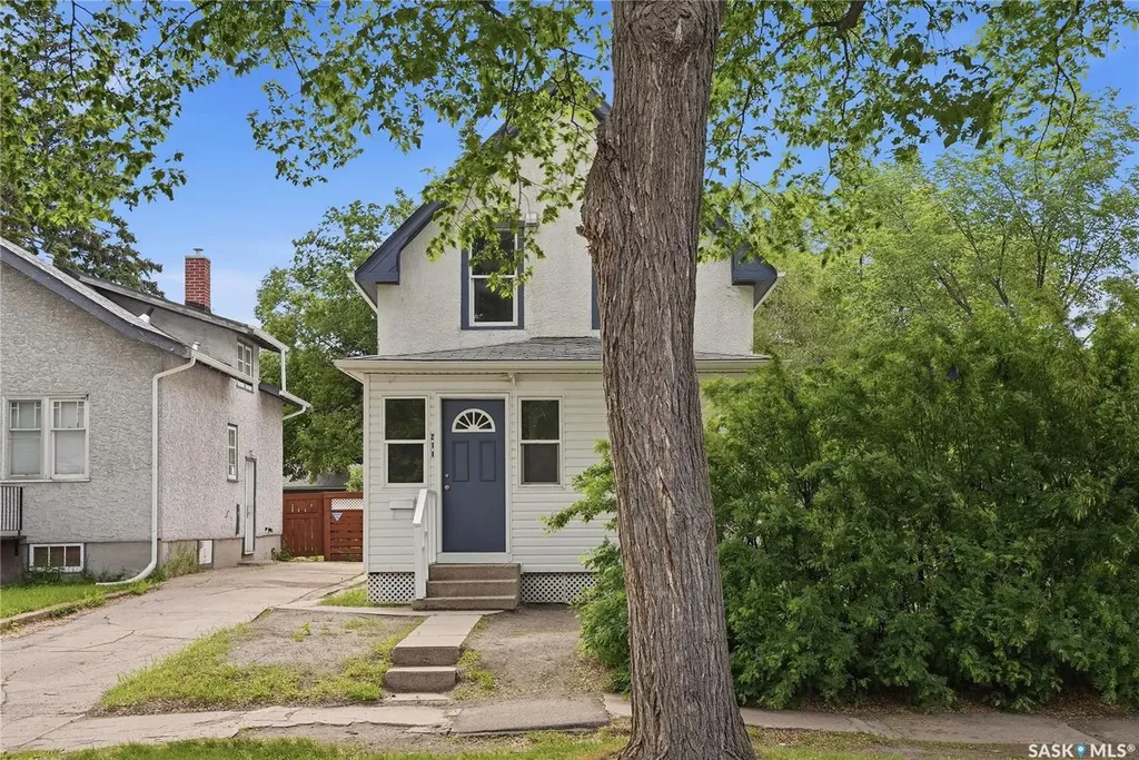 211 N Avenue S Saskatoon SK S7M 2N1