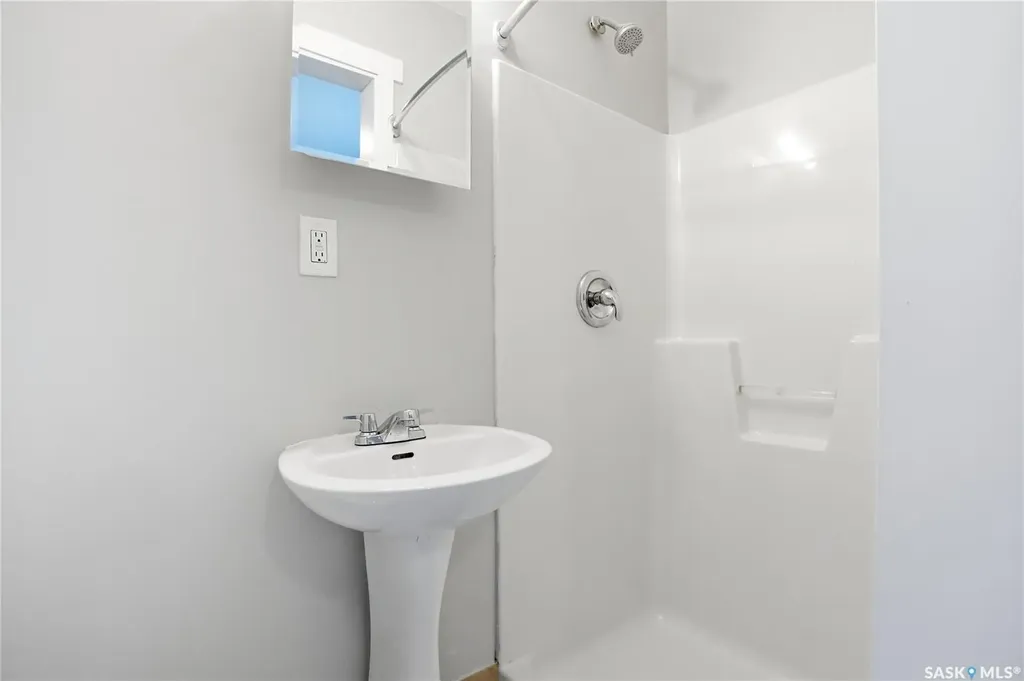 211 N Avenue S Saskatoon SK S7M 2N1