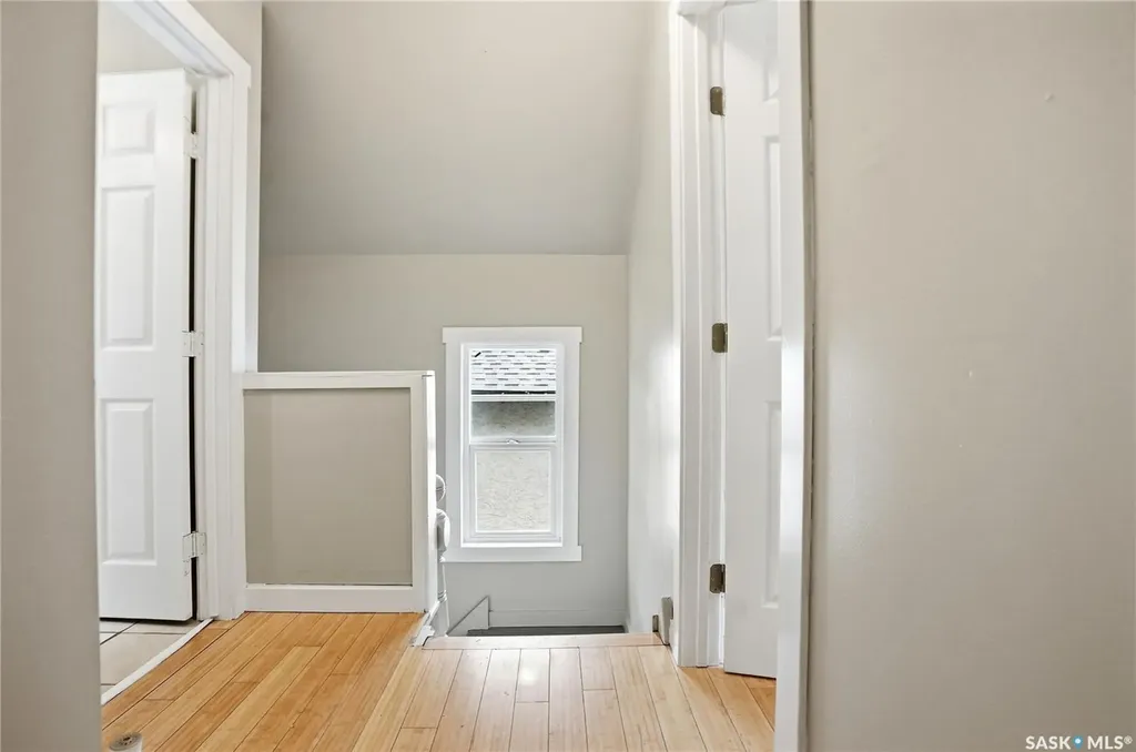 211 N Avenue S Saskatoon SK S7M 2N1