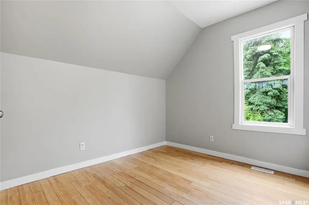 211 N Avenue S Saskatoon SK S7M 2N1