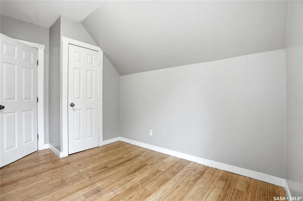 211 N Avenue S Saskatoon SK S7M 2N1