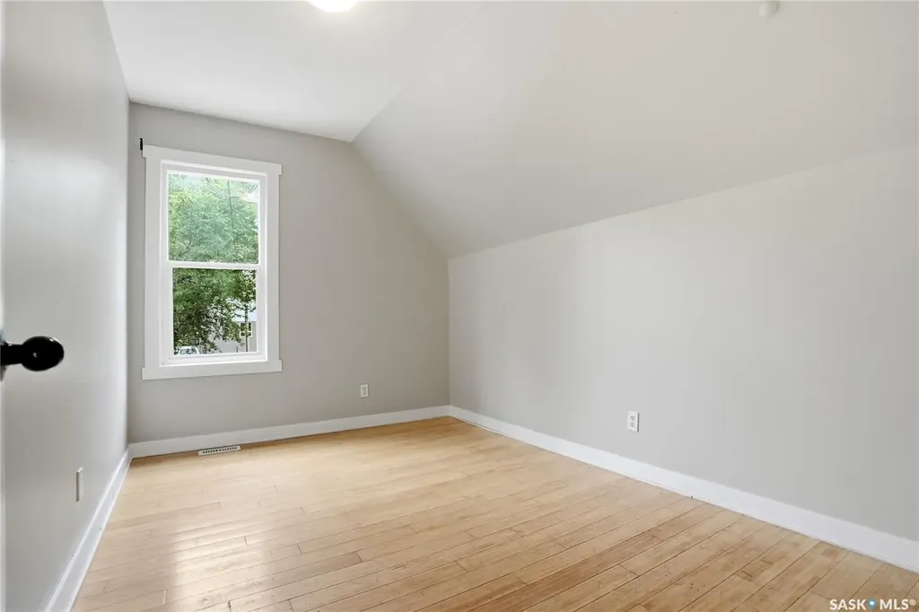 211 N Avenue S Saskatoon SK S7M 2N1