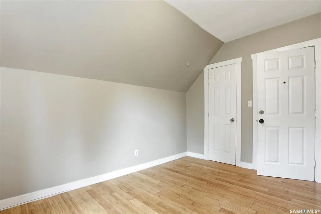 211 N Avenue S Saskatoon SK S7M 2N1