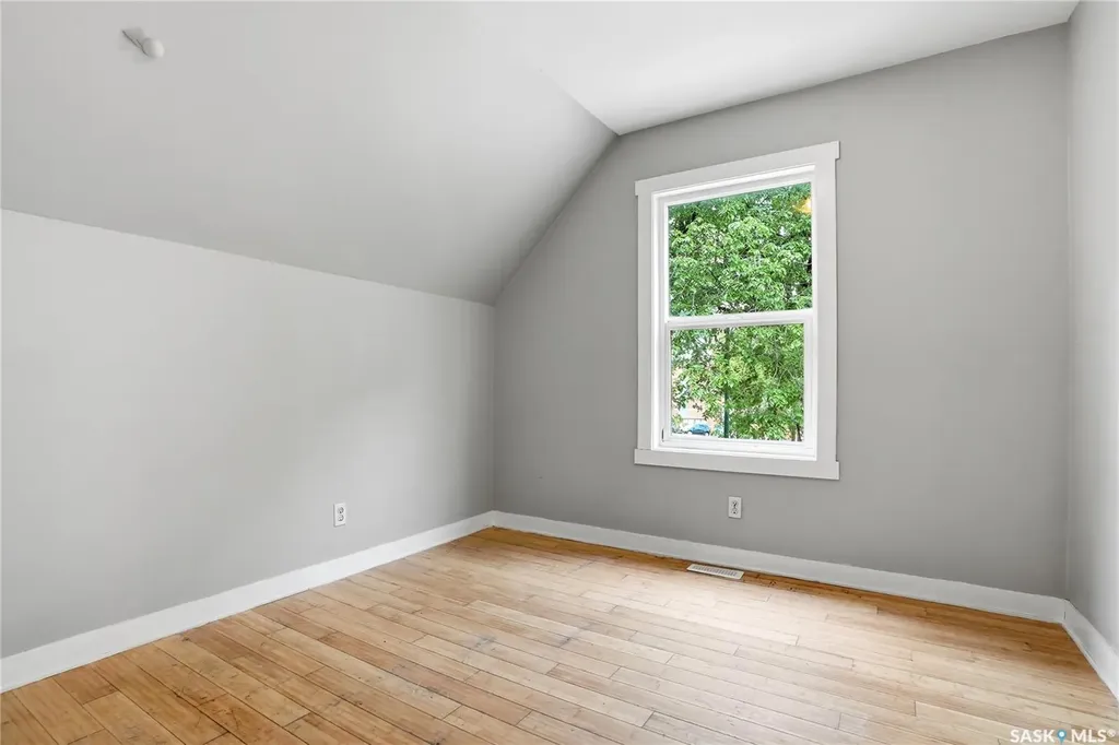 211 N Avenue S Saskatoon SK S7M 2N1