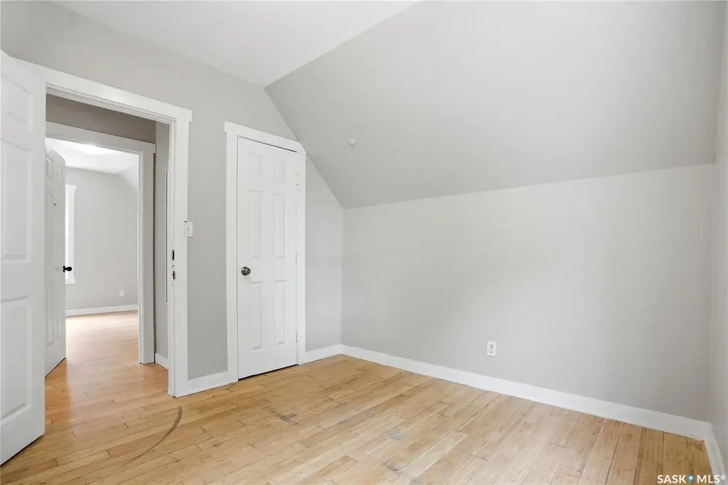 211 N Avenue S Saskatoon SK S7M 2N1